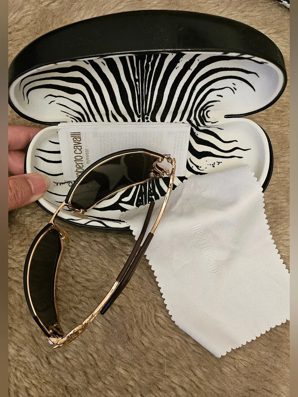 NEW Roberto Cavalli Cicno Serpent Sunglasses With Original Case, Literature Wipe